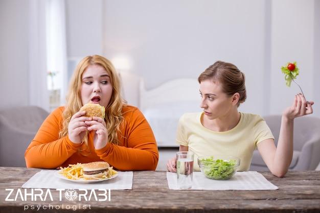 انواع اختلال خوردن، علائم و روش های درمان آن 3 عوامل اختلالات خوردن